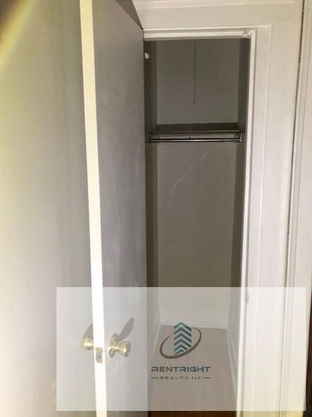 Building Photo - 3454 N Kedvale Ave