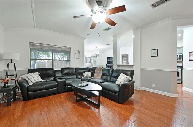 Building Photo - 2041 Desco Dr