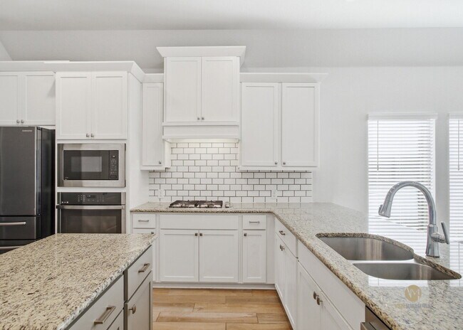Building Photo - "Spacious 4-Bedroom Sanctuary in San Antonio - 1996 Sq Ft of Comfort and Style!"
