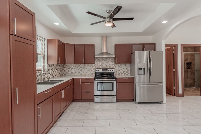 Building Photo - 1529 S 9th St