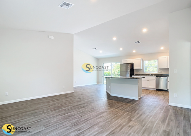 Building Photo - Your Next Home Awaits: Spacious 4-Bedroom ...