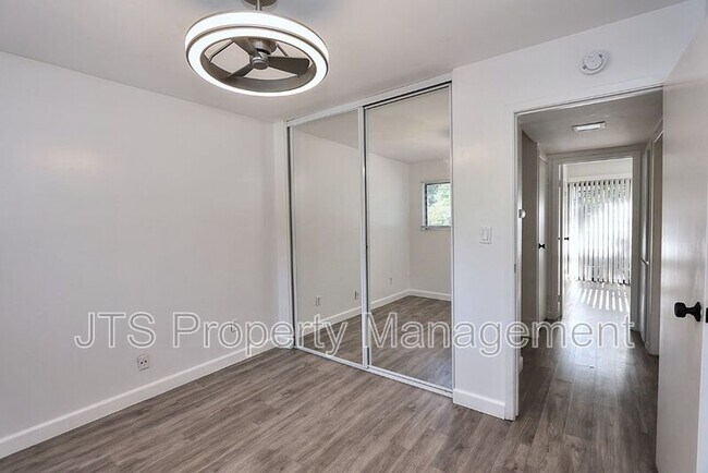 Building Photo - 9 Derow Ct
