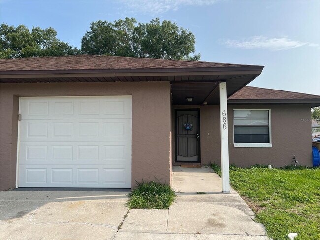 Primary Photo - 686 Royalty Ct