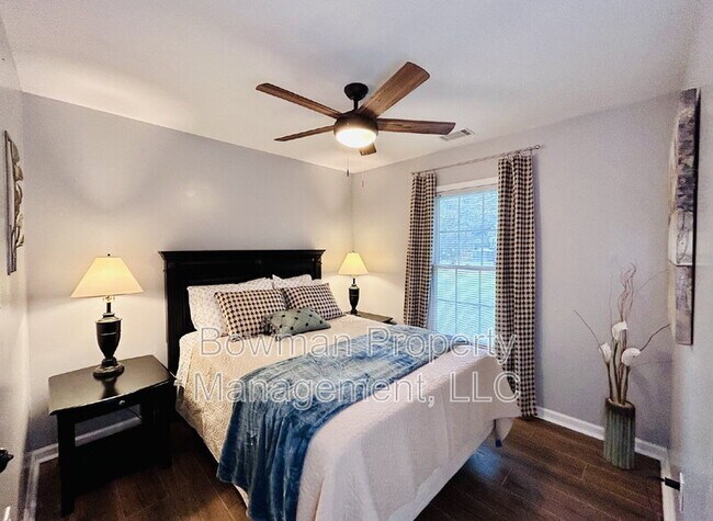 Building Photo - 255 Camelot Dr