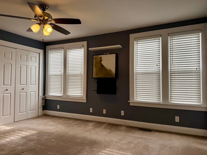 Building Photo - 402 Southwood Ave