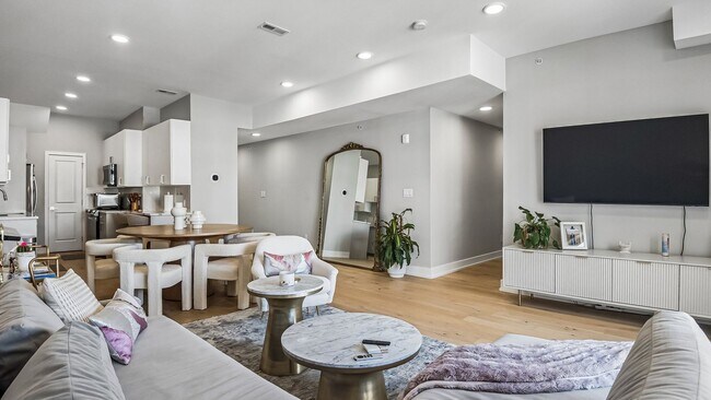Building Photo - Luxury Fishtown Apartment With Parking!