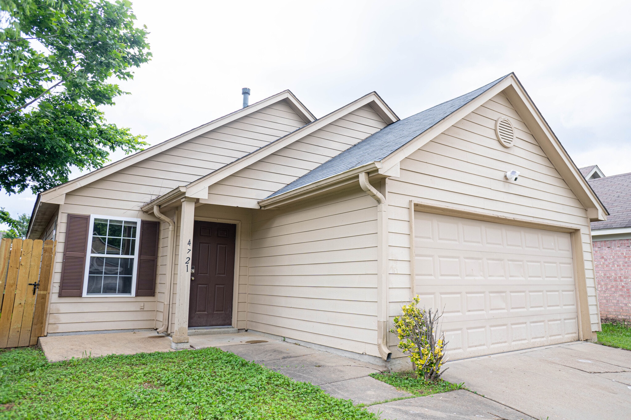 Building Photo - 4721 Waterfront Oak Dr