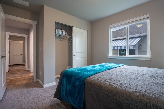 Building Photo - 6529 N Descartes Dr