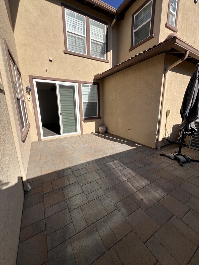 Building Photo - 8090 Cornwall Ct