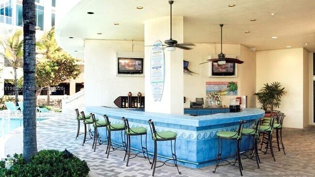 Building Photo - 17375 Collins Ave