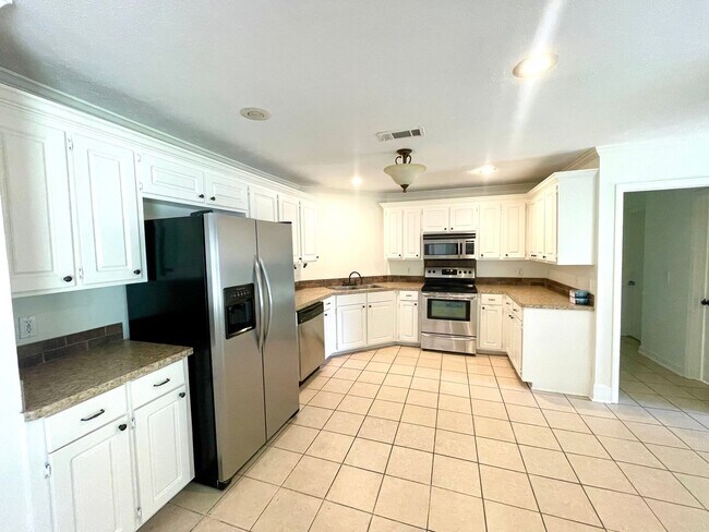 Building Photo - 3/2 Available for Rent in Oak Grove Subdiv...
