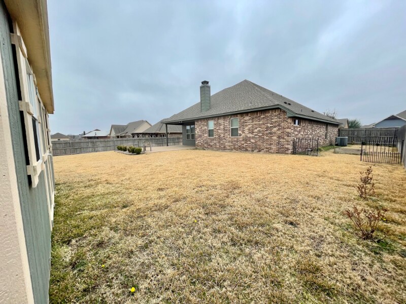 Building Photo - 391 Violet Dr