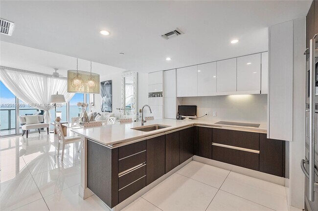 Building Photo - 17001 Collins Ave