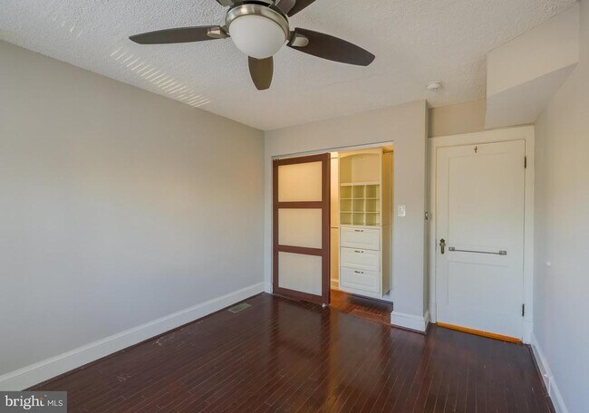 Building Photo - 1900 Q St SE