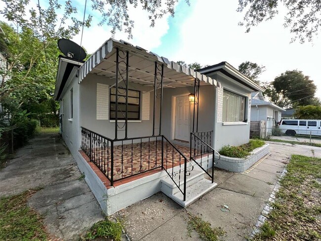 Primary Photo - 801 E Lake Ave