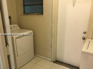 Building Photo - 6802 SW 18th Ct