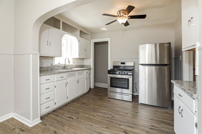 Building Photo - 611 W Wayne St