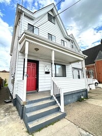 Building Photo - 212 8th St