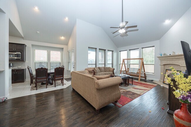 Building Photo - 5579 Lightfoot Ln