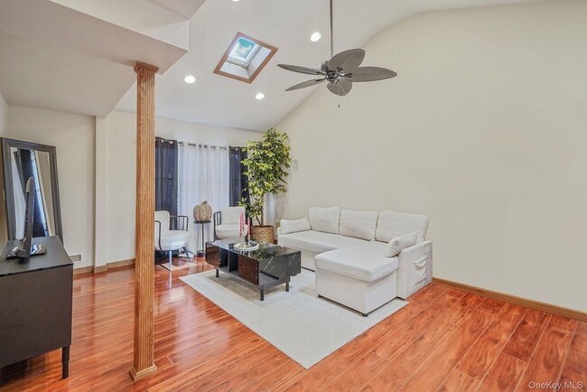 Building Photo - 44 Fourth St