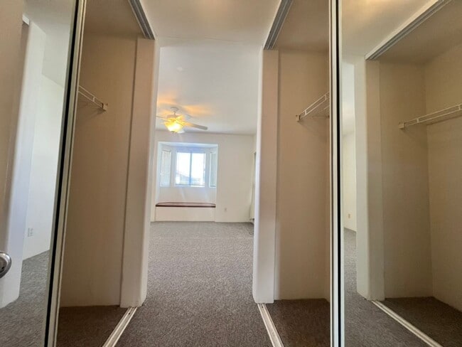 Building Photo - Unfurnished 3 bedroom 2 bath condo (top fl...