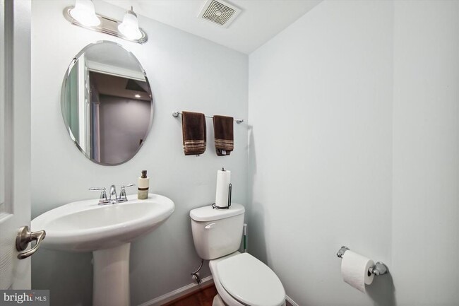 Building Photo - 944 Hall Station Dr