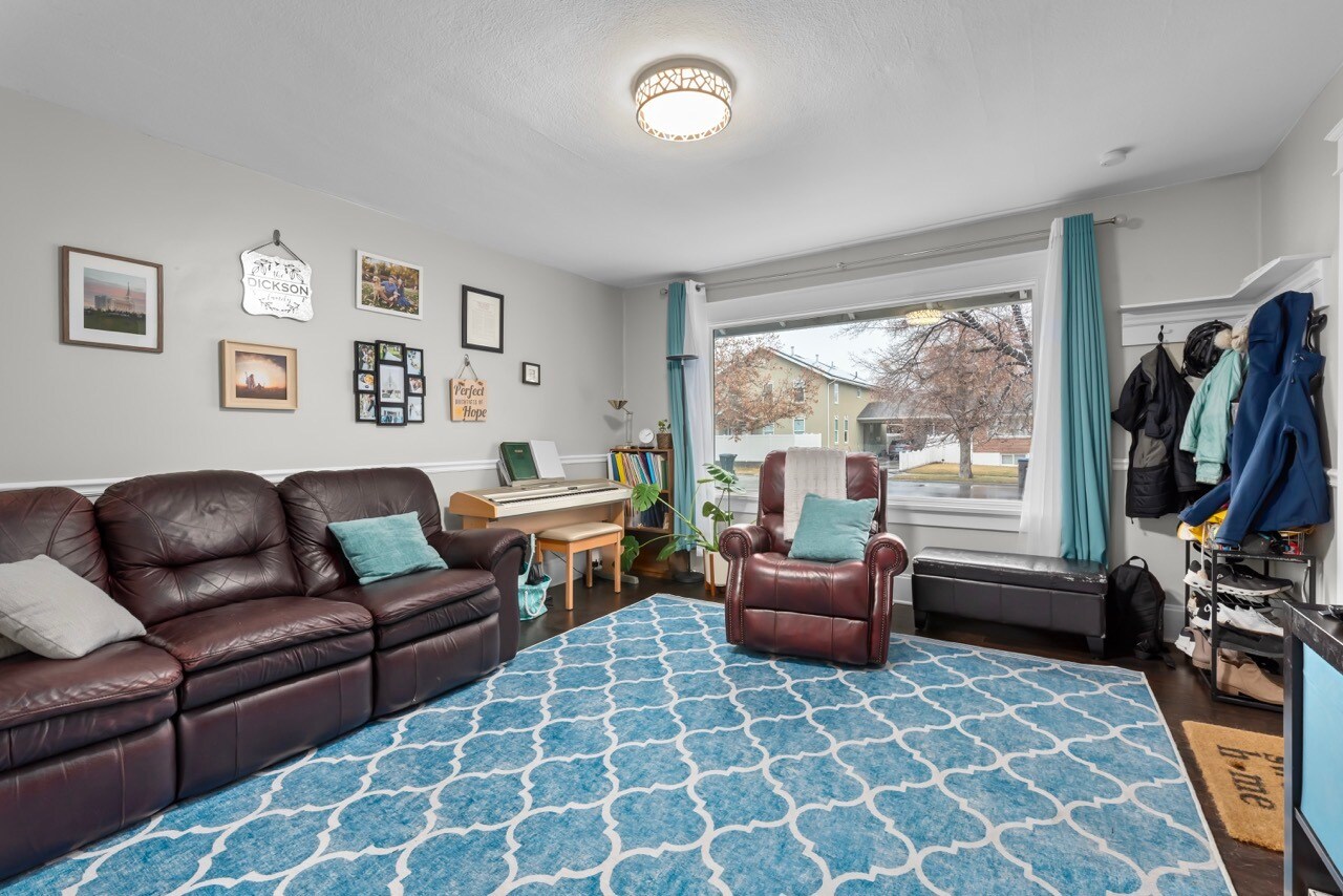 Living Room - 432 S 100 E