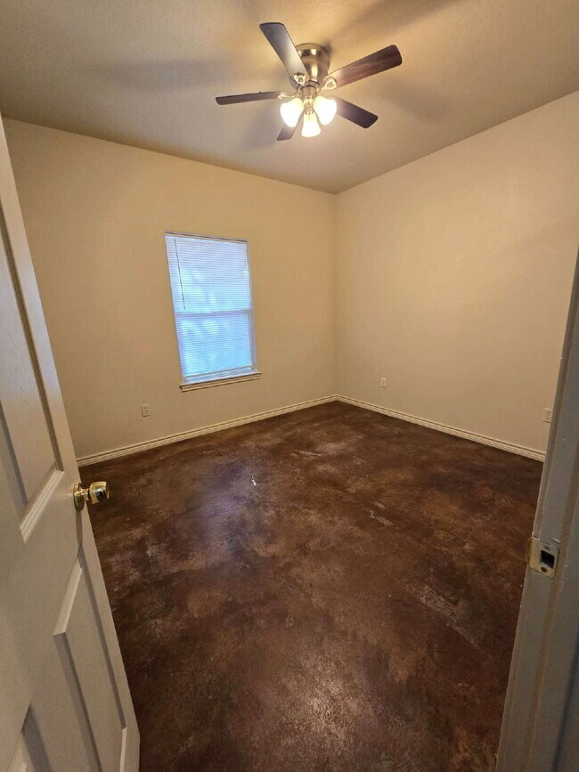 Building Photo - "Charming 3-Bedroom Duplex Retreat on Mandy
