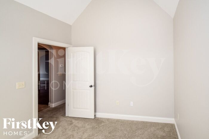 Building Photo - 221 Willow View Cir