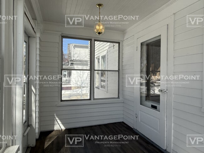 Building Photo - 722 Bond St