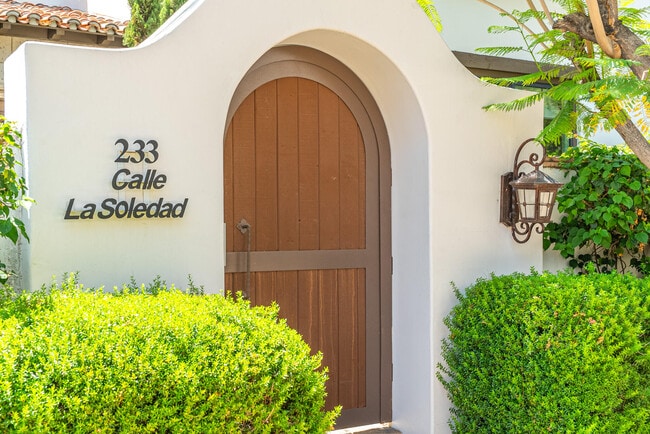 Building Photo - 233 Calle La Soledad