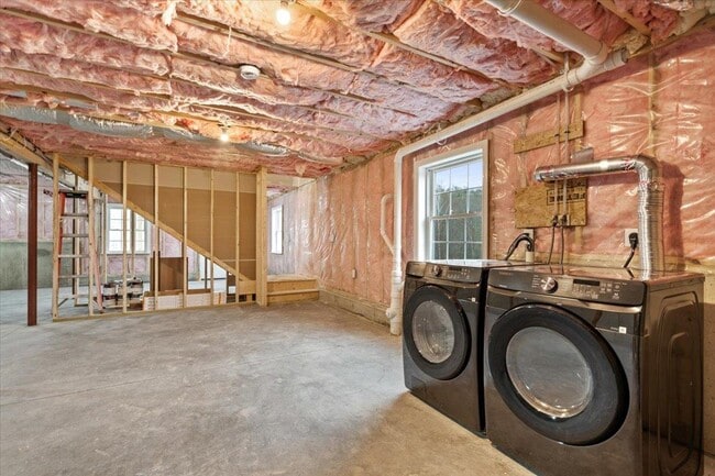 Building Photo - 237 Maplewold Rd