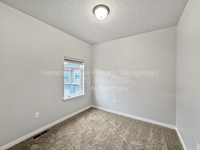 Building Photo - 4265 N Reed Ln