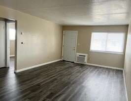 Building Photo - 516 W Tregallas Rd