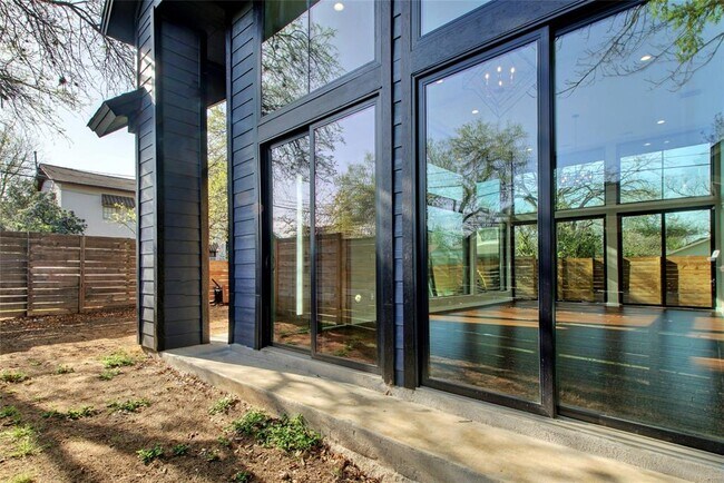 Building Photo - 4412 Caswell Ave