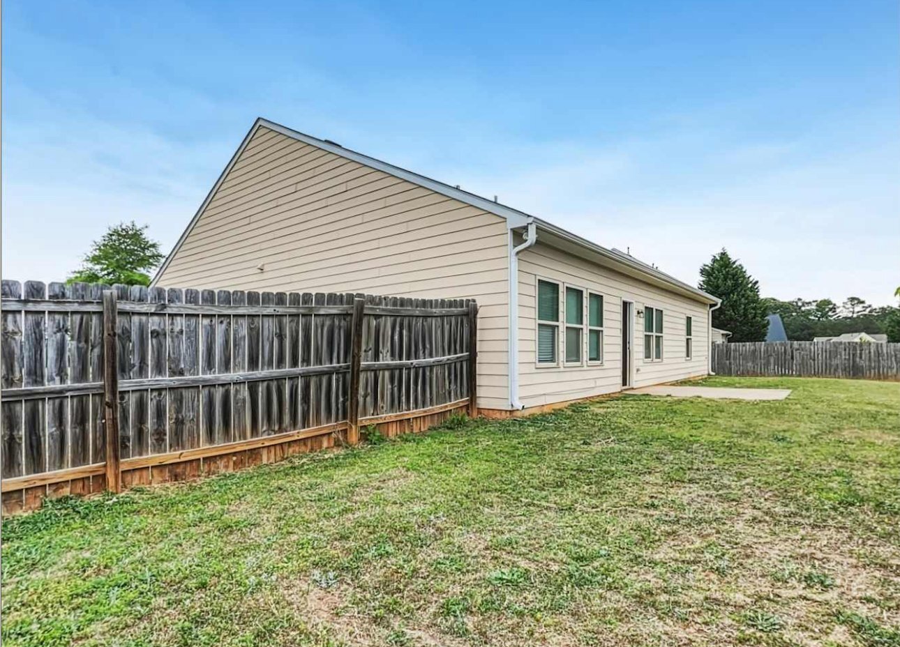 Building Photo - 3846 Cameron Trail SE