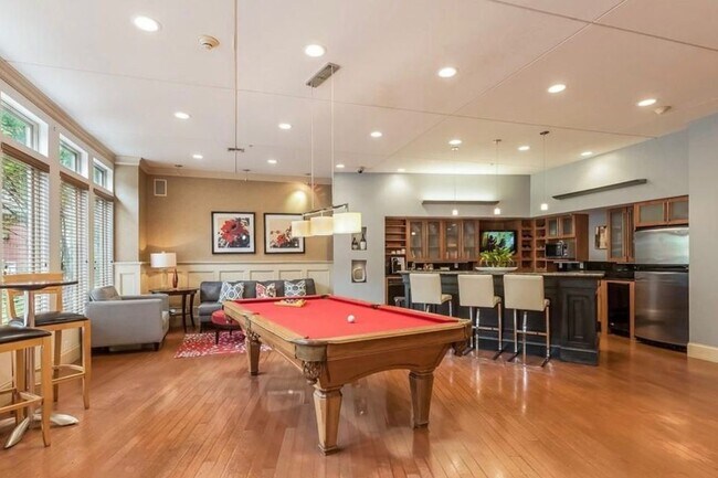 Building Photo - 903 Providence Pl