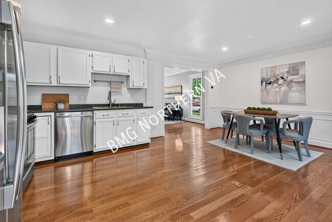 Building Photo - 43790 Laburnum Square