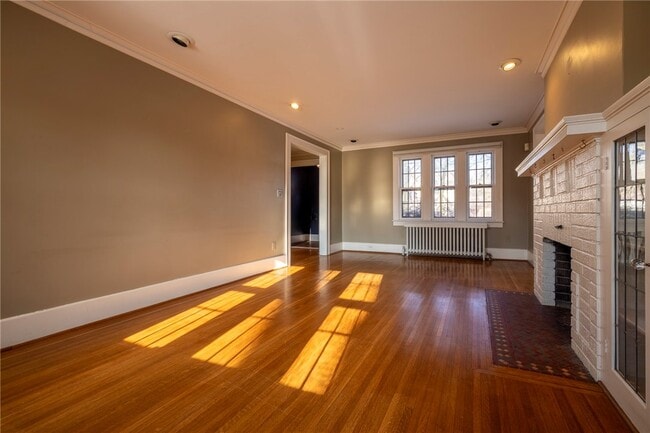 Building Photo - 305 Castlebar Rd