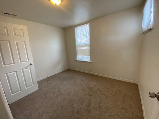 Building Photo - 856 S 900 W