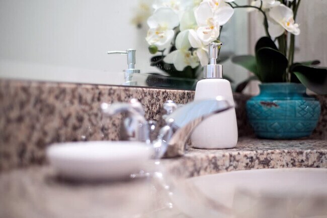 Building Photo - 5277 Oakbourne Ave