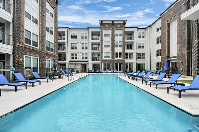 Building Photo - 4840 N Shepherd Dr