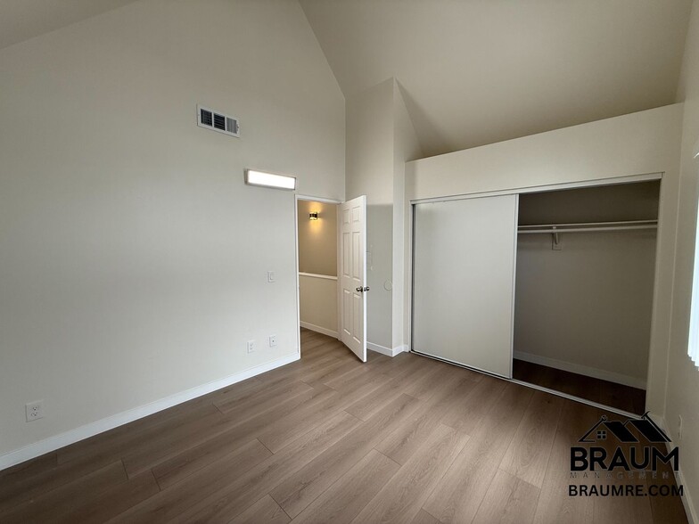 Building Photo - 14257 Friar St