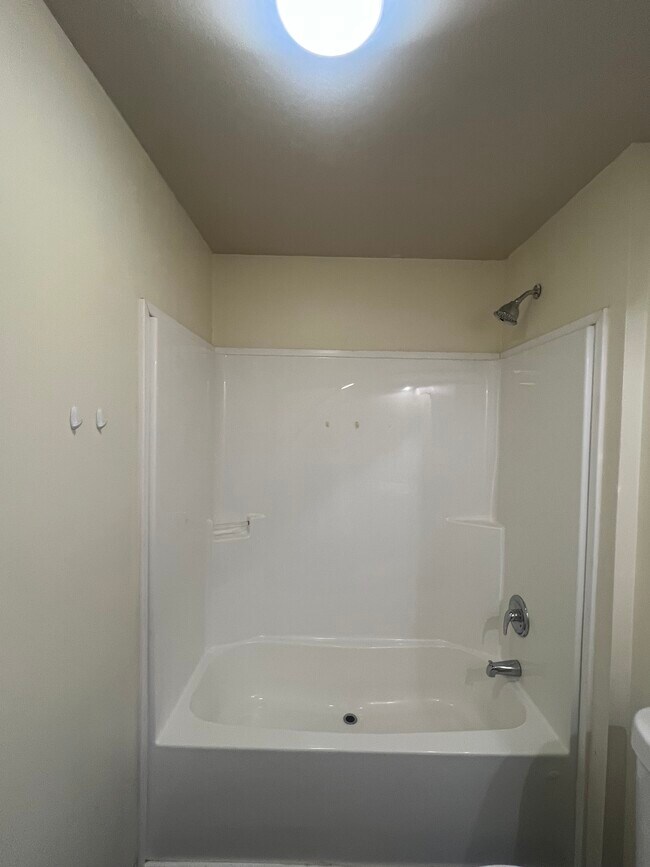 Building Photo - 934 9th St