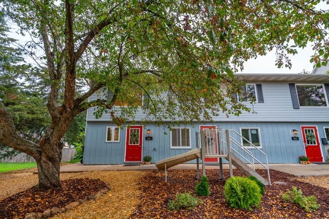 Building Photo - 211 Parkway Dr