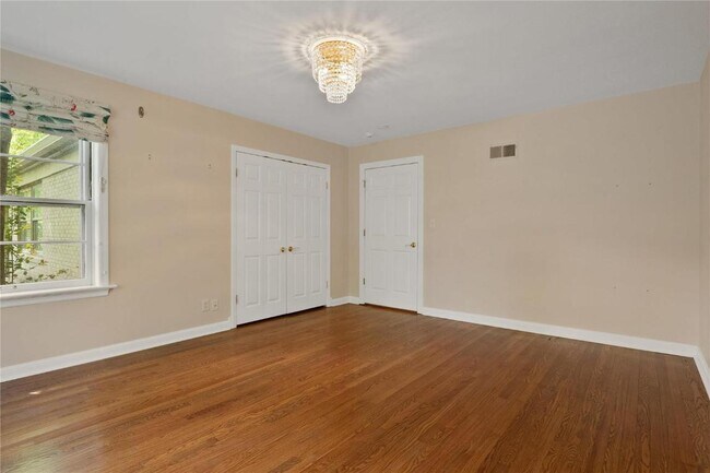 Building Photo - 101 Graybridge Rd