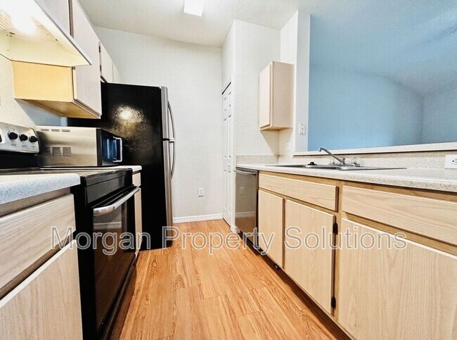 Building Photo - 5463 Vineland Rd