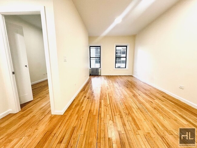 Building Photo - 54 W 56th St