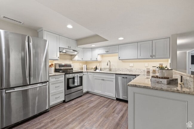 Building Photo - Beautiful 4 Bd. 3 Bath Home w/Mother-In-La...
