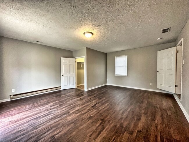 Building Photo - 3 bed 1 bath located on the East Side
